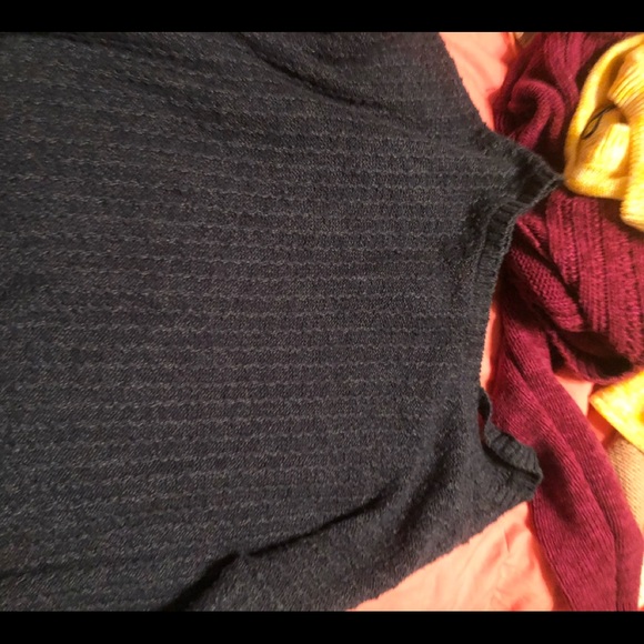 Hollister sweater - Picture 4 of 4